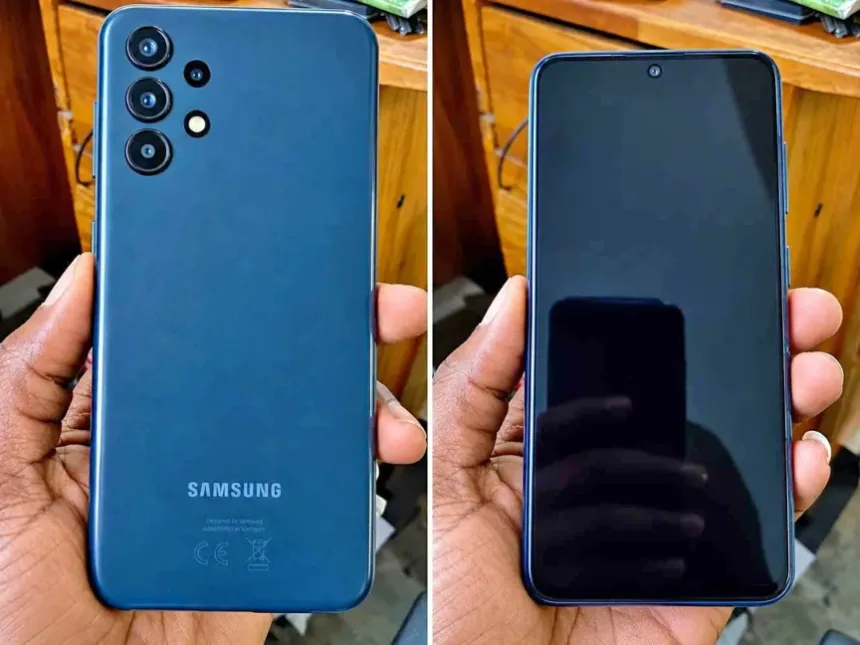 SAMSUNG Galaxy A13 plaquette off