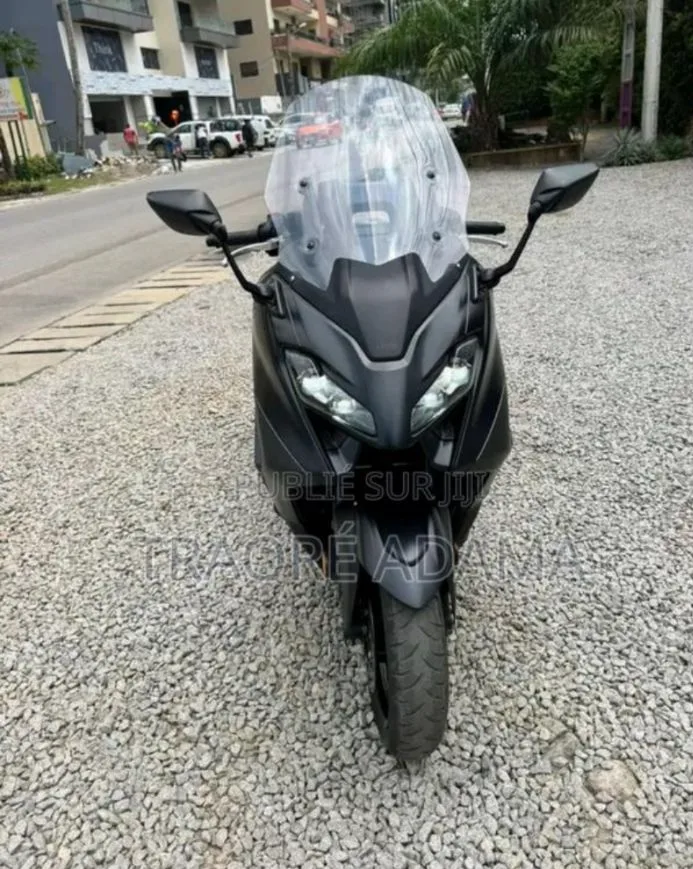 MOTOS