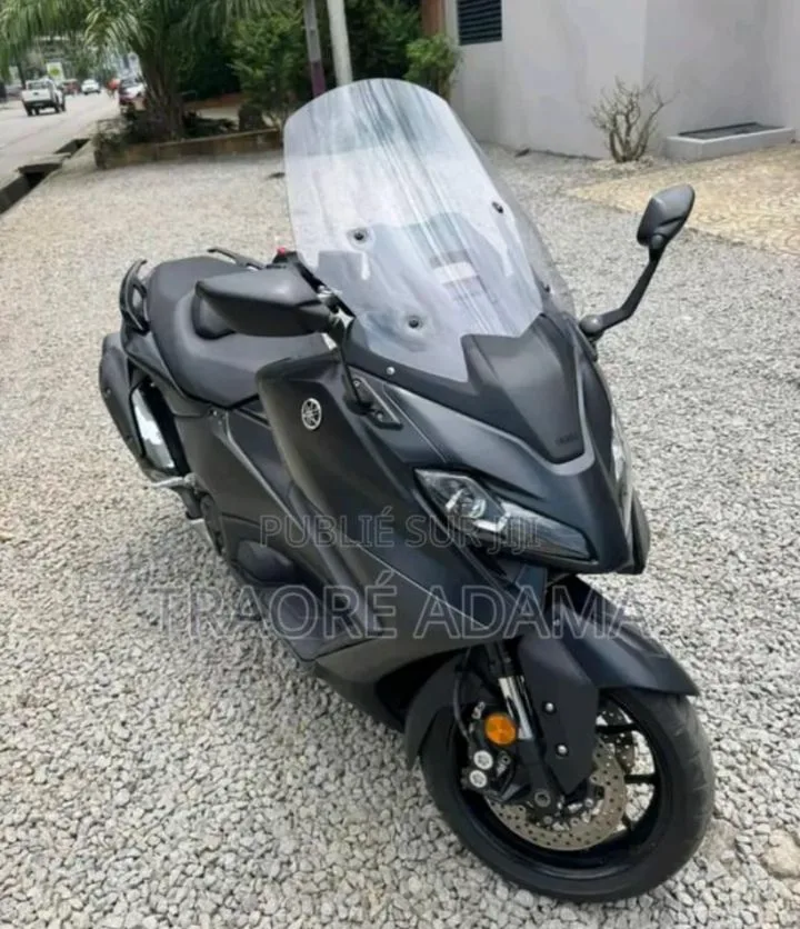 MOTOS
