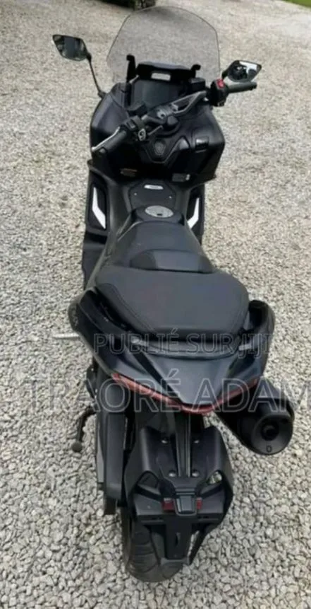 MOTOS