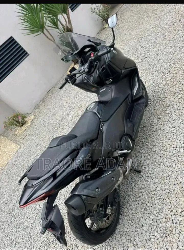 MOTOS
