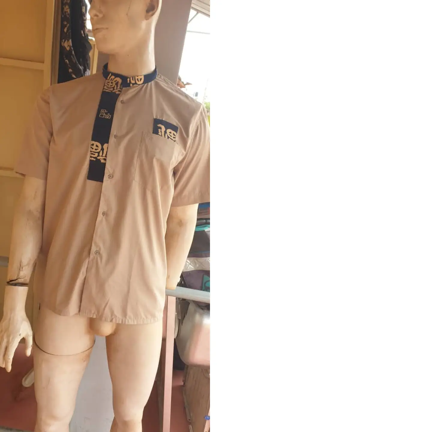 Chemise avec motif d'art 